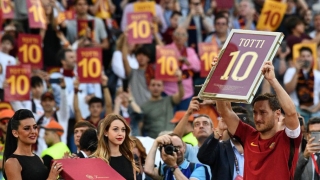 Francesco Totti s-a retras din activitate, după 25 de ani la AS Roma