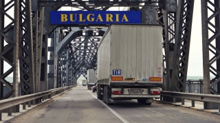 Graniţa României cu Bulgaria, blocată! Treci doar dacă plăteşti