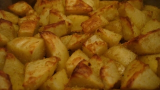 Gustare sănătoasă! Cum pregătești cartofi crocanți la cuptor!