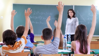 Guvernul vrea un nou curriculum pentru elevii de gimnaziu