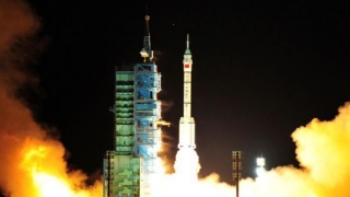 China trimite doi astronauţi în spaţiu
