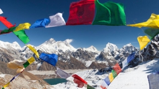 Încă doi alpiniști și-au pierdut viața încercând să cucerească vârful Everest
