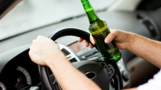 Inconștienți prinși conducând cu alcool „la bord“