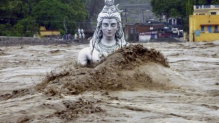 India: aproape 100 de morţi şi milioane de oameni afectaţi de inundații