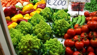 Italia vrea ca supermarketurile să doneze mâncarea nevândută