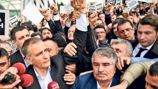 Jurnalişti arestaţi în Turcia. Mai mult disidenţi decât terorişti