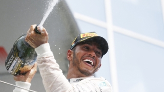 Lewis Hamilton câștigă în Ungaria și este noul lider al clasamentului!
