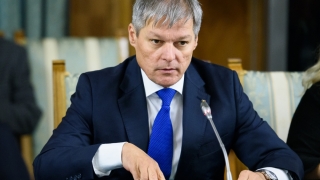 Liberalii îi dau târcoale premierului Dacian Cioloș. Îl vor în fruntea lor!