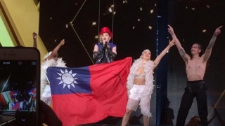 Madonna, înfășurată în steagul Taiwanului, în primul ei concert pe insulă