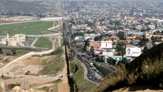 Mexicul trebuie să plătească zidul dintre SUA şi... Mexic, crede Trump