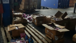 Mii de articole de petrecere, confiscate în Portul Constanţa Sud Agigea