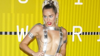 Miley Cyrus colaborează cu Woody Allen