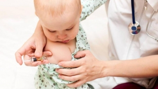 Ministrul Sănătății: Vaccinarea este un dar pentru copii, la fel cum este și botezul