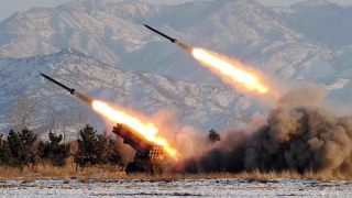 Nord-coreenii au lansat două rachete cu rază medie de acțiune
