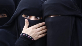 Norvegia va interzice vălul musulman în şcoli şi licee?
