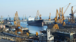 O navă încărcată cu laminate a eşuat în Portul Constanţa