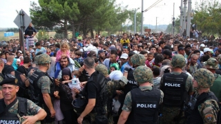 Noi confruntări între imigranţi şi poliţie, la frontiera dintre Grecia şi Macedonia