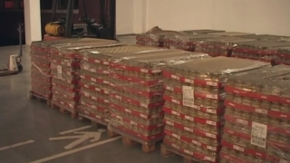 Zeci de tone de produse alimentare expirate, confiscate dintr-un depozit