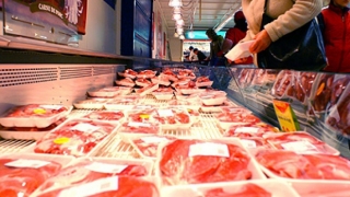 Controale: 1,5 tone de carne și aproape 7 tone de fructe și legume, confiscate