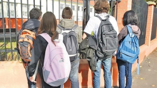 Trei din 10 copii, amenințați cu bătaia de colegii de şcoală