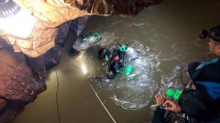 Toţi copiii şi antrenorul lor, blocați într-o peșteră din Thailanda, salvaţi!