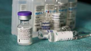 883.350 doze de vaccin Pfizer au ajuns luni în ţară; la Constanţa vor fi livrate doar 35.100 doze