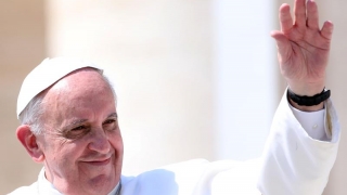 Papa le-ar putea permite femeilor să devină diaconi