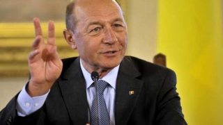 Băsescu s-a prins abia în Opoziție că-i ceva în neregulă cu SRI și DNA?