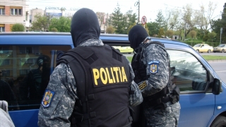 Percheziții la polițiști din Brașov! Acuzații de luare și dare de mită!