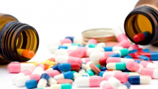 Persoanele autorizate să elibereze medicamente pot să facă şi distribuţie angro
