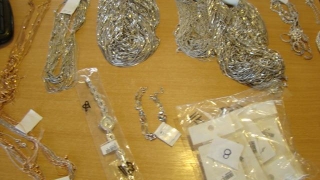 Peste patru kilograme de bijuterii confiscate de polițiști
