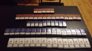 Polițiștii i-au găsit în portbagaj 1.400 de pachete de țigări de contrabandă