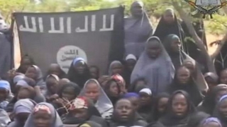 Prima înregistrare video cu elevele răpite de Boko Haram în Nigeria, acum 2 ani