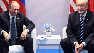 Prima întâlnire Trump - Putin, decriptată de experți în limbajul trupului