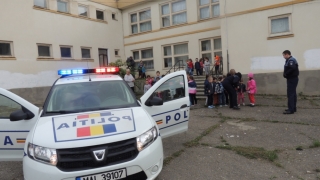 Probleme în școli! Polițiștii țin aproape de unitățile de învățământ!