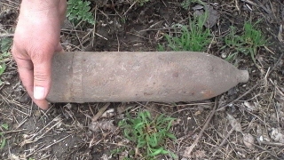 Proiectil de artilerie descoperit pe câmp