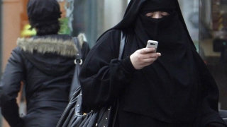 Protest în Bosnia-Herţegovina faţă de interdicţia de a purta vălul islamic
