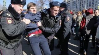 Rusia nu vrea sfaturi de la SUA! Protestatarii rămân în arest