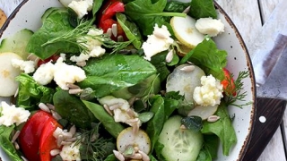 Salata de primăvară care te încarcă de energie