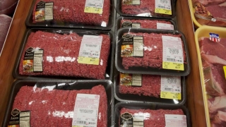 Scandal imens! Populaţia în pericol! Carne „putrezită“ din Brazilia, exportată în UE