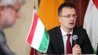 Șeful diplomației maghiare cere încetarea politicii agresive a UE privind migraţia