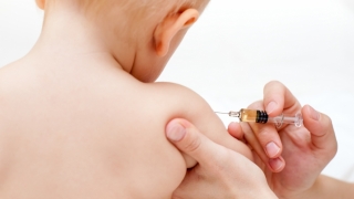 Se reia imunizarea copiilor cu vaccinul hexavalent