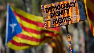 Spania, sub cizma Gărzii Civile! Materiale despre referendumul din Catalonia, confiscate