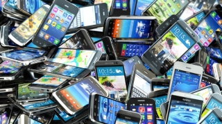 Telefoanele şi accesoriile rup piața gadgeturilor