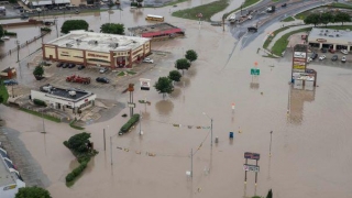 Texas, inundat: cel puţin şapte morţi