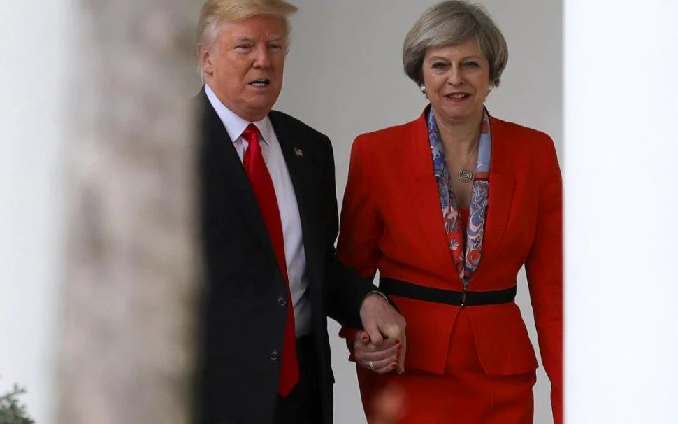 Trump i-a cerut Theresei May să-i aranjeze o primire călduroasă în Marea Britanie?