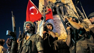 Turcia, noaptea eroilor de rând: democrația a fost protejată de oamenii obișnuiți, care s-au opus puciului