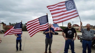 Un grup extremist din Texas vrea să împuște musulmani cu gloanțe unse în sânge sau untură de porc!