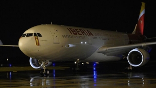 Un român a încercat să deschidă uşa avionului, în zbor, în Spania