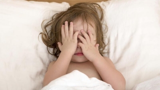 Unul din 10 copii riscă să dezvolte tulburări de respirație în somn